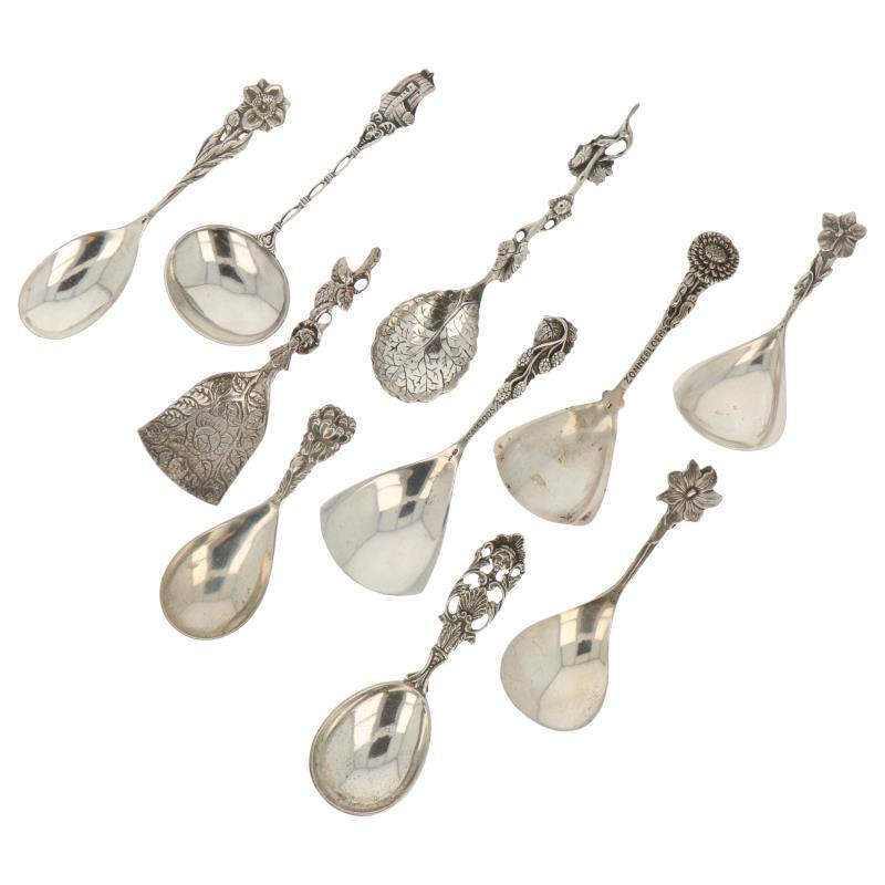 (10) Delig lot met suiker en thee schepjes waarvan 1 gehalte 800/1000 zilver.