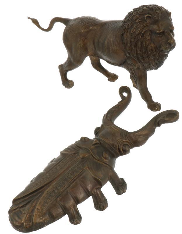 (2x) Bronzen beelden.