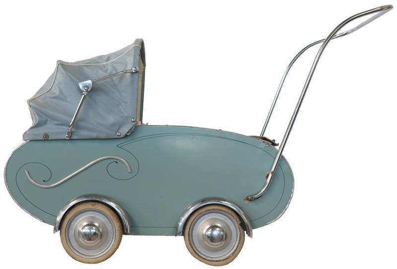 Vintage poppenwagen.