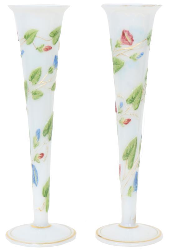 (2x) Opaline trompet vazen.