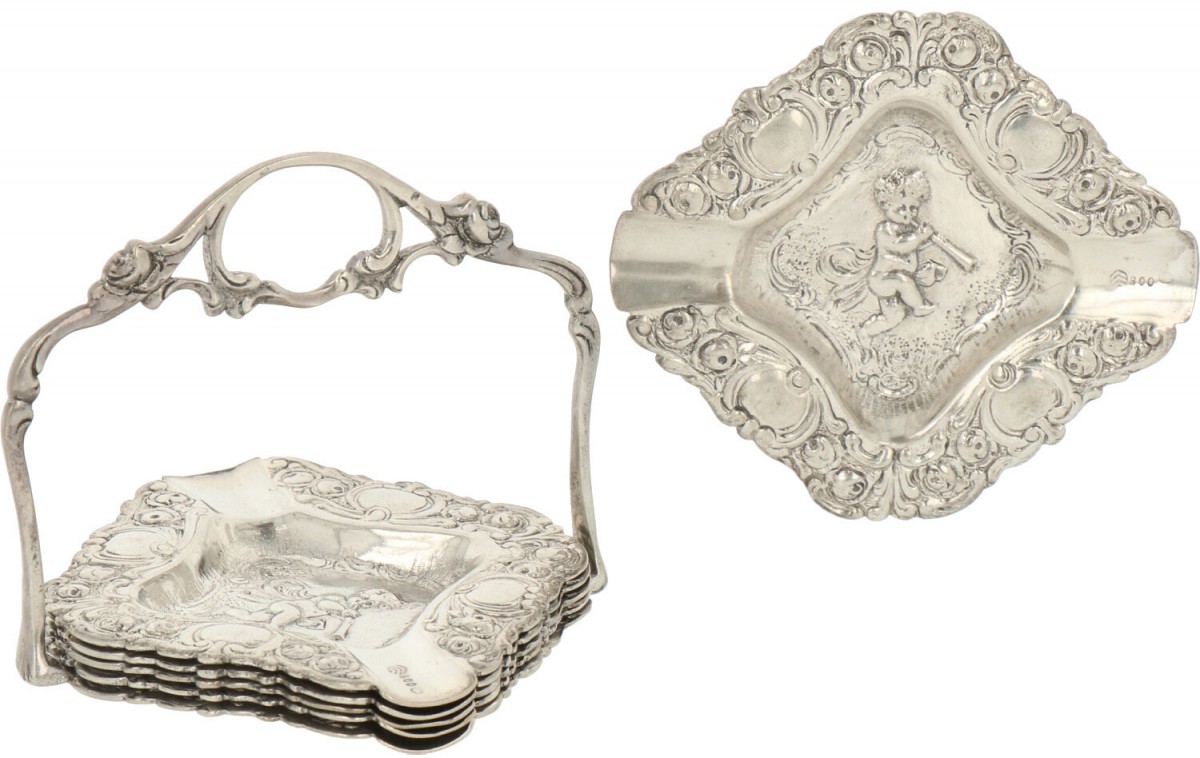 (6) Delige set asbakken zilver.