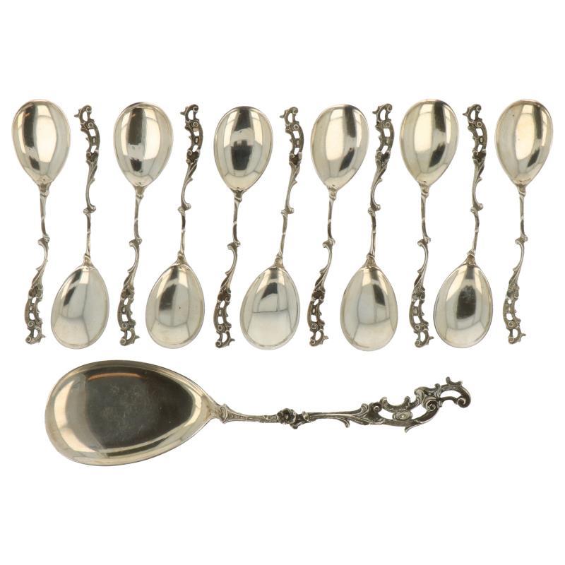 (12) Delige set dessert lepeltjes en schep met opengewerkt rocaille en bloem decor zilver.