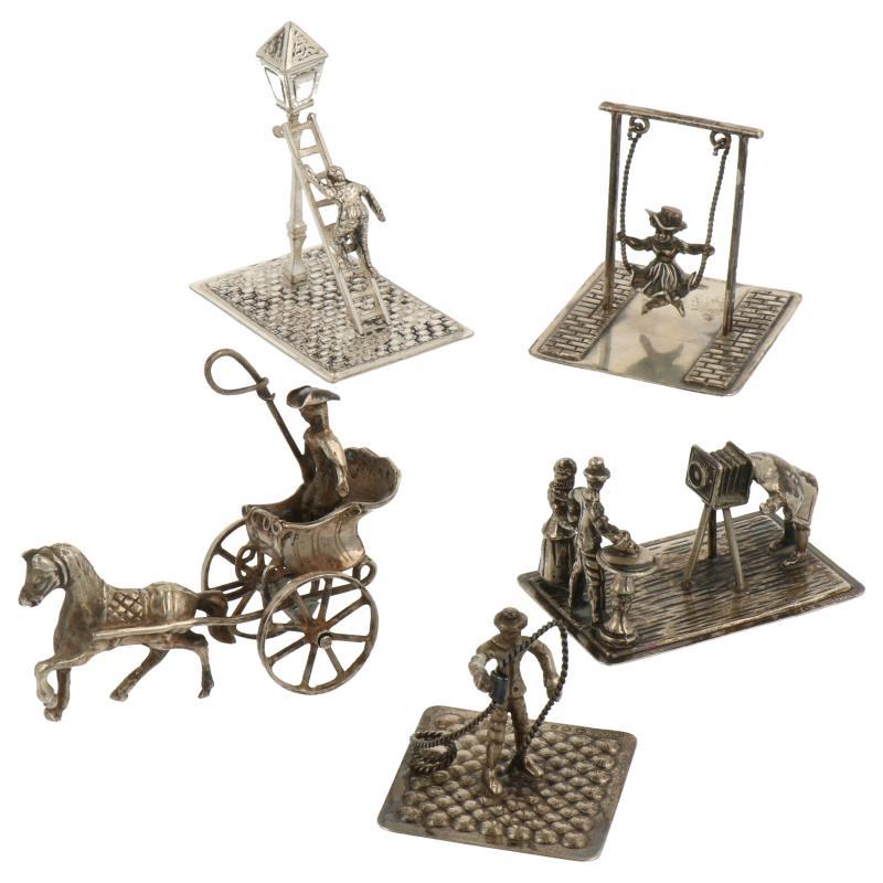 (5) Delig lot miniaturen w.o. fotograaf, schommelaar, paard en wagen zilver.