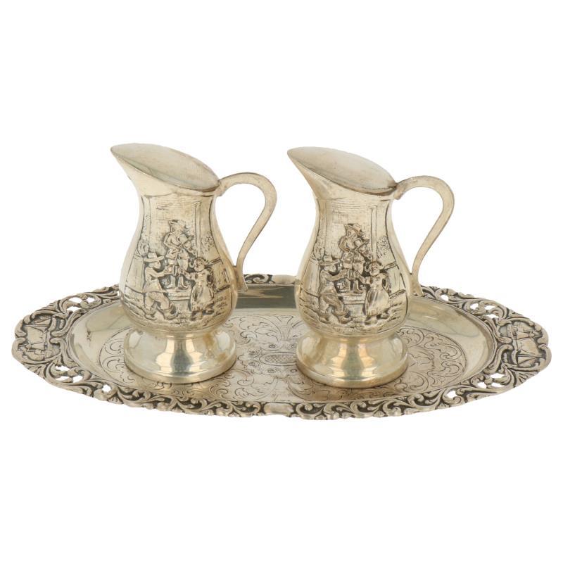 (3) Delige peper en zout set op mini dienblad gedecoreerd met hollandse taferelen zilver.