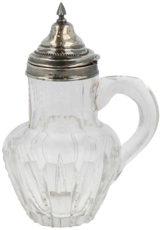 Mosterdpot van geslepen kristal met zilveren deksel afgewerkt met parelrand zilver.