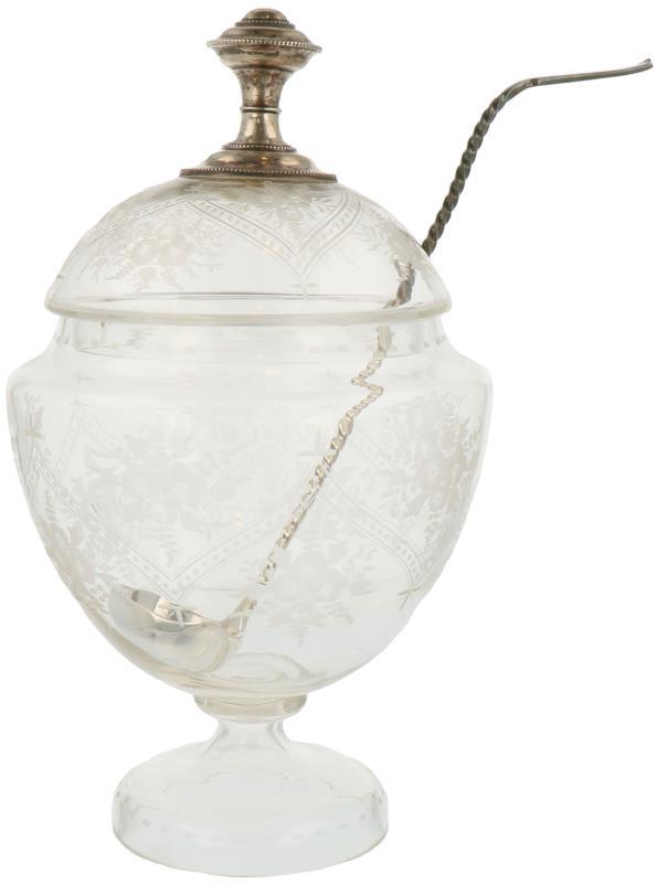 Kristallen bowlpot met  verzilverde lepel zilver.