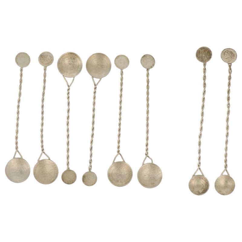 (8) Delig lot muntlepeltjes zilver.