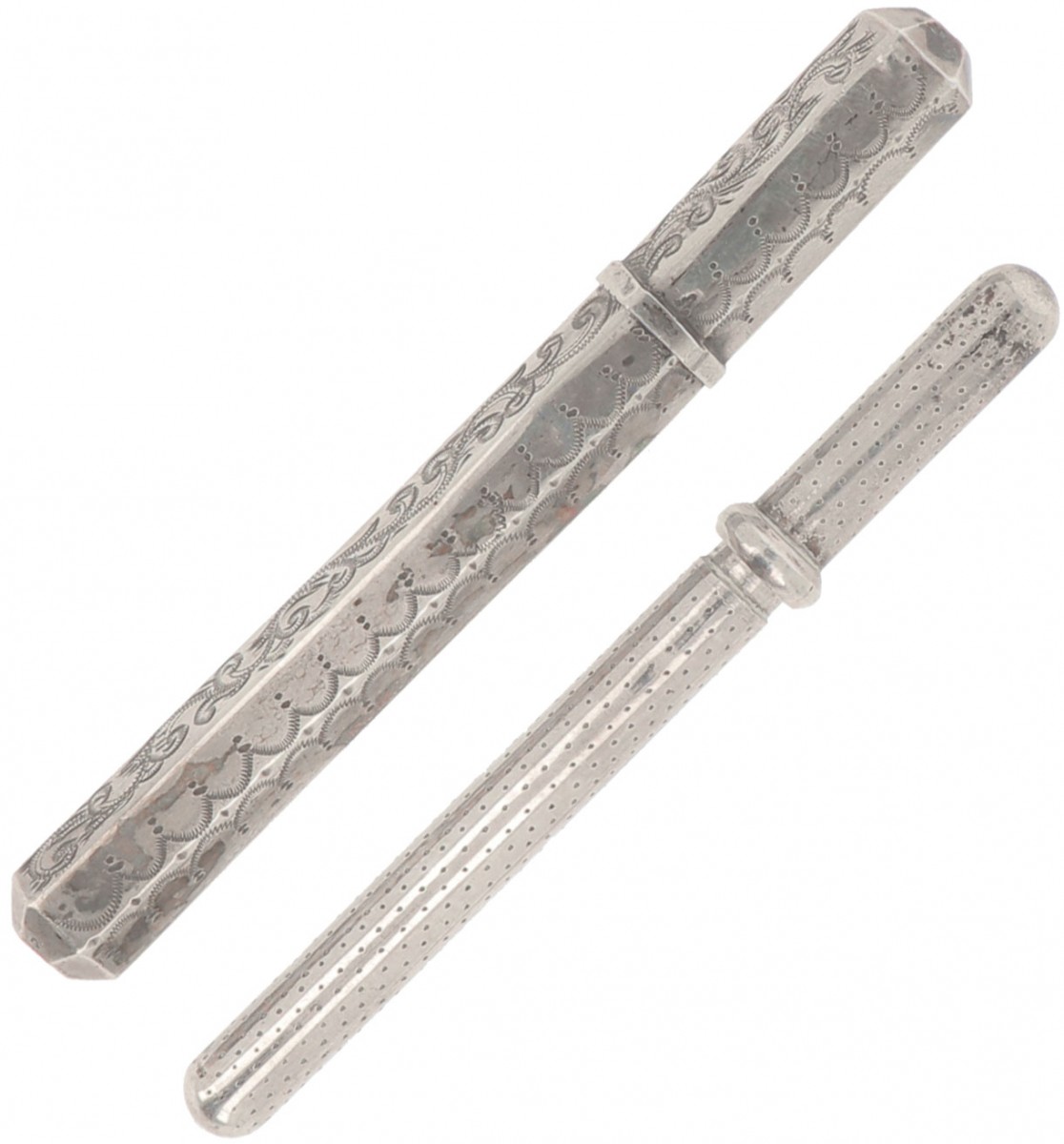 (2) Delig lot Naaldenkokers zilver.