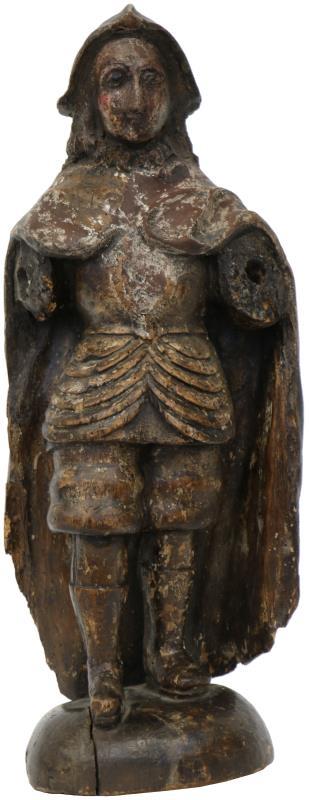 Houten sculptuur van een ridder.