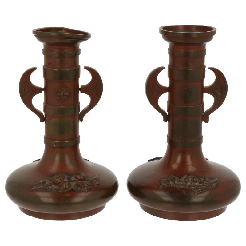 (2x) Bronzen vaasjes.