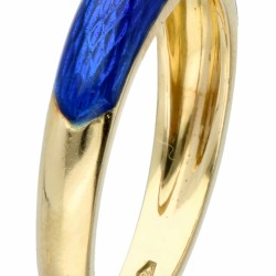 Geelgouden ring, met ca. 0.07 ct. diamant en blauwe emaille - 18 kt.