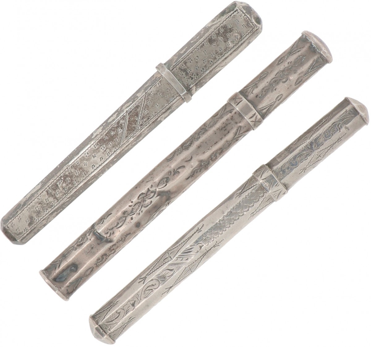 (3) Delig lot Naaldenkokers zilver.