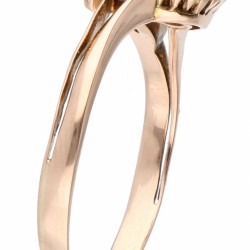 Rosegouden slagring, met ca. 0.16 ct. diamant en natuurlijke saffier - BWG 10 kt.