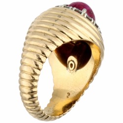 Geelgouden rozet ring, met ca. 0.28 ct. diamant en natuurlijke robijn - 18 kt.