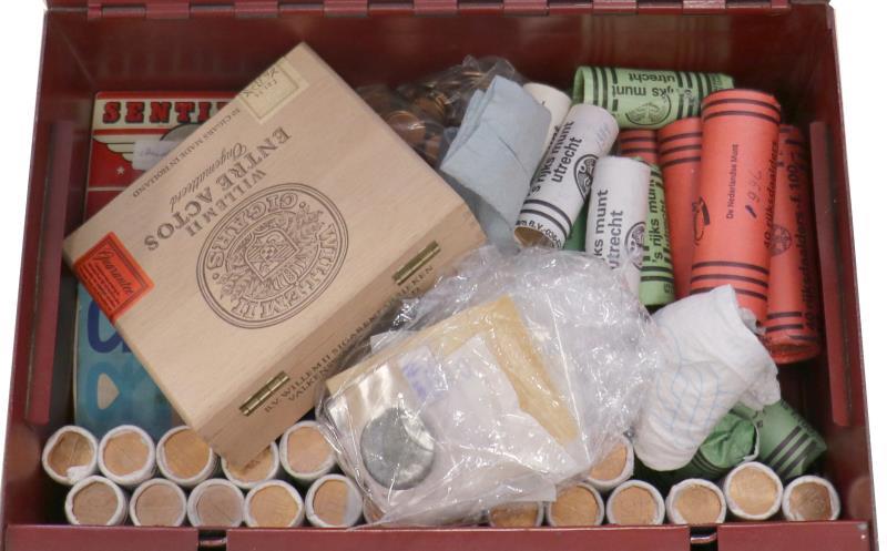 Lot met daarin vele rollen Beatrix munten w.o. (5x) 2½ gulden, aantal rollen 5 gulden, etc.