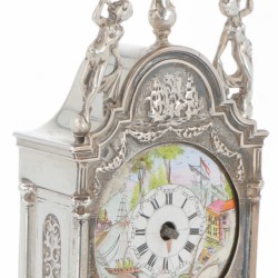 Miniatuur staand horloge zilver.