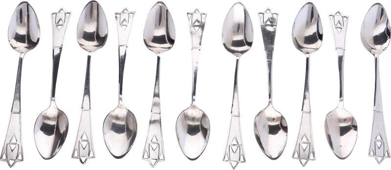 (12) Lepels zilver.