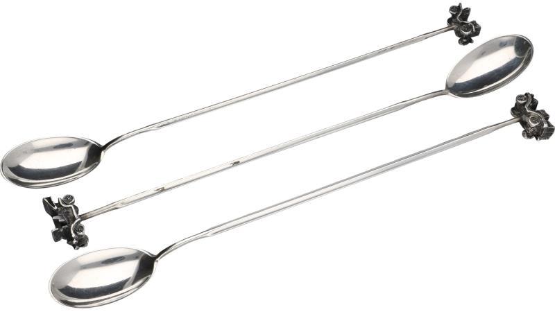 (3) Lepels zilver.