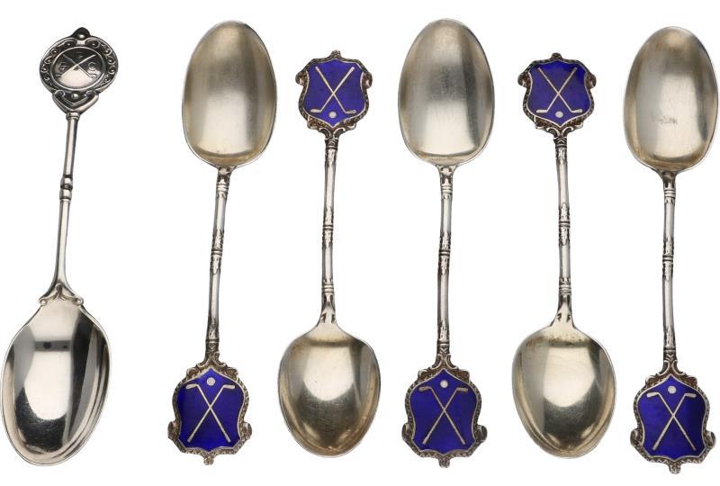 (5+1) Lepels zilver.
