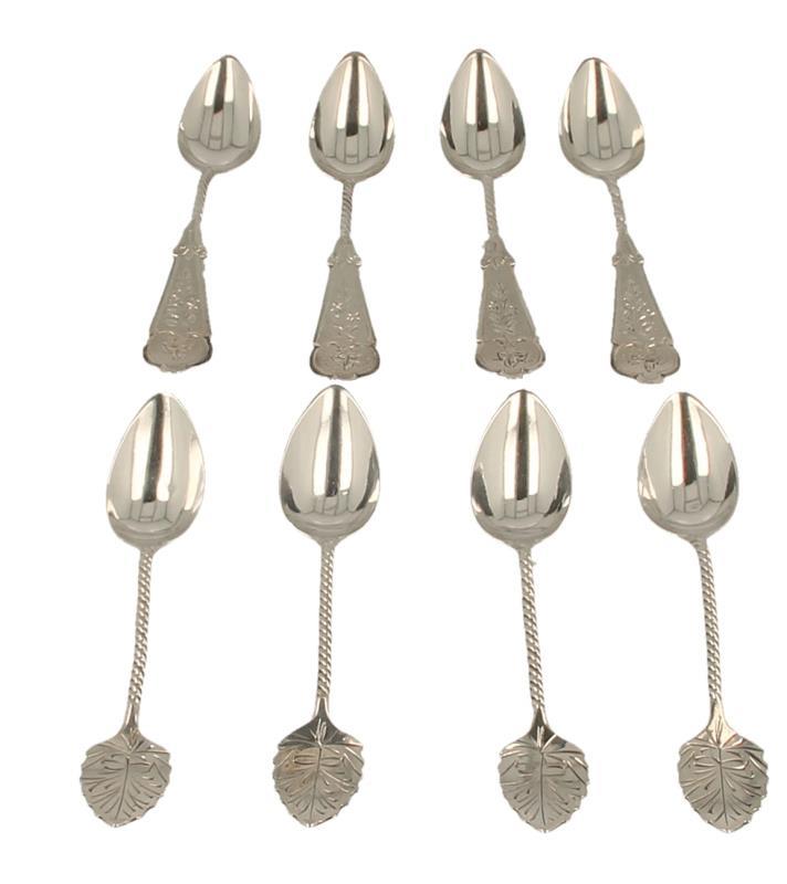 (8) Theelepels zilver.