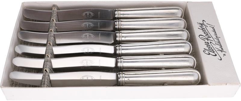 (6) Messen zilver.