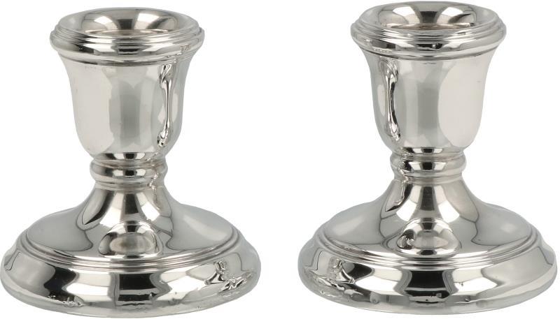 (2) Kandelaars zilver.