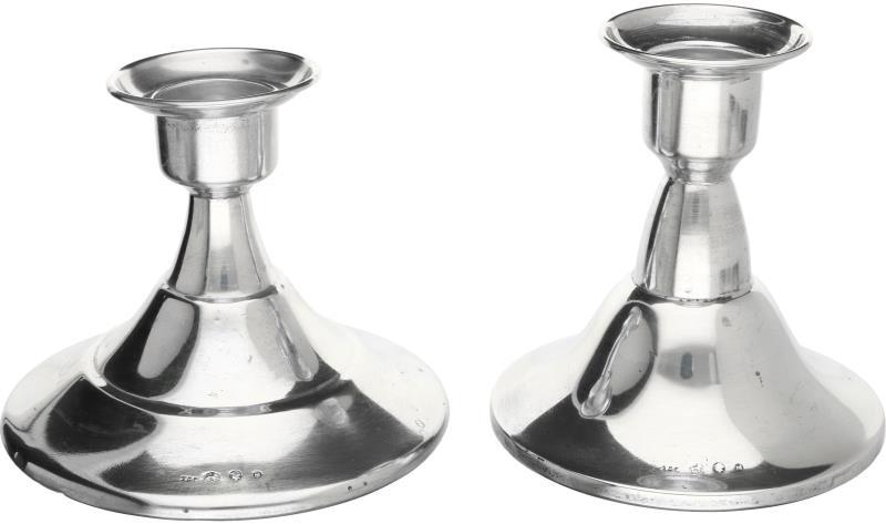 (2) Kandelaars zilver.