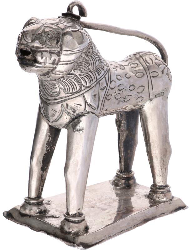 Miniatuur leeuw zilver.