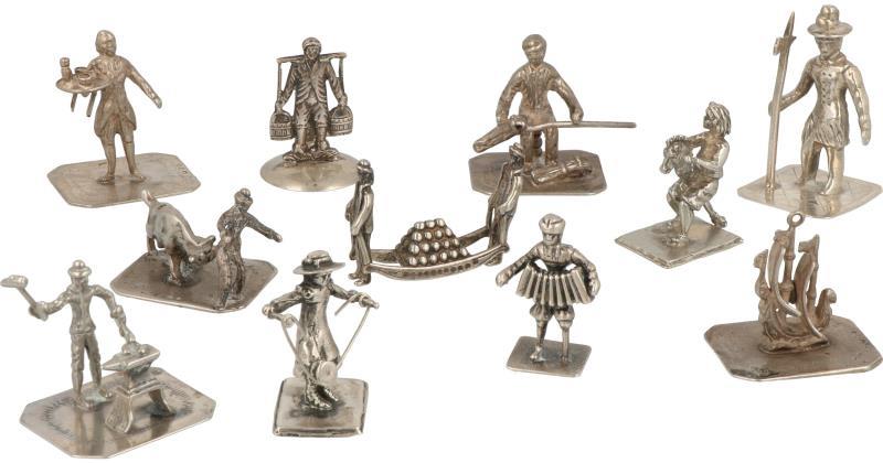 (11) Miniaturen zilver.