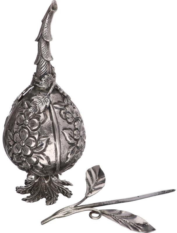 Oliefles zilver.