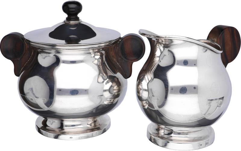 Melk- en suikerkan zilver.