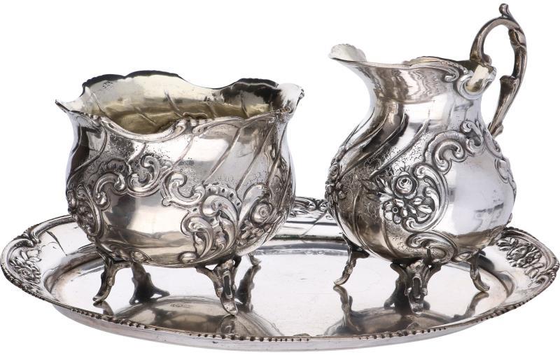 Melk- en suikerkan zilver.