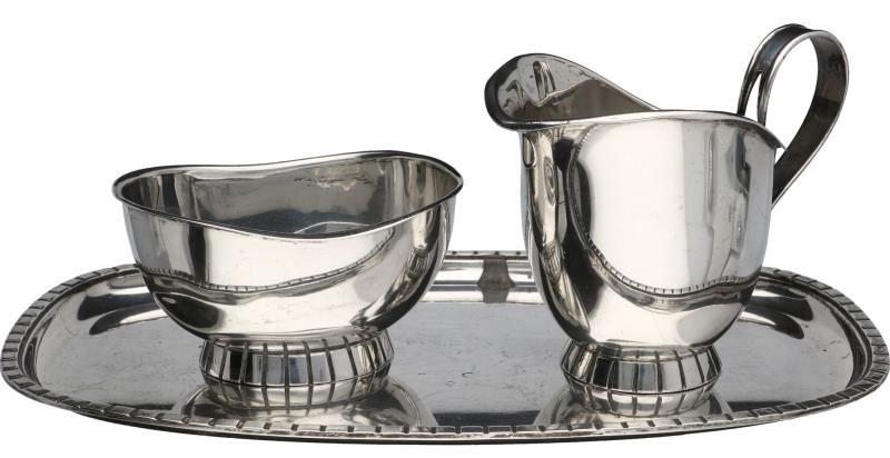 Melk- en suikerkan zilver.
