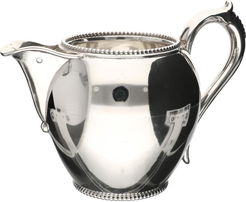 Melkkan zilver.