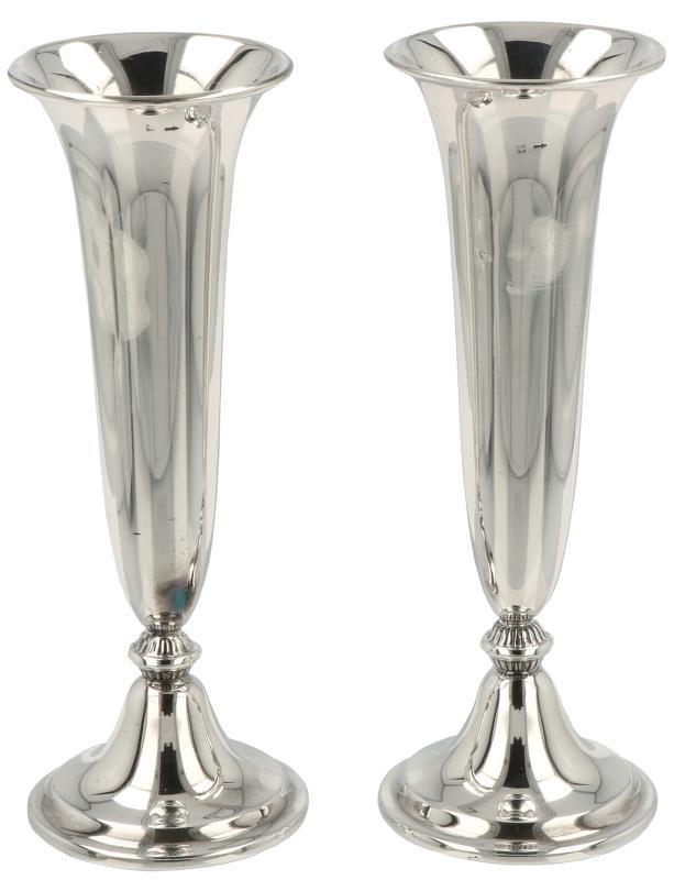 (2) Rozenvaasjes zilver.