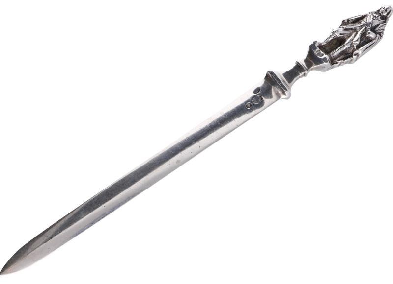 Briefopener zilver.