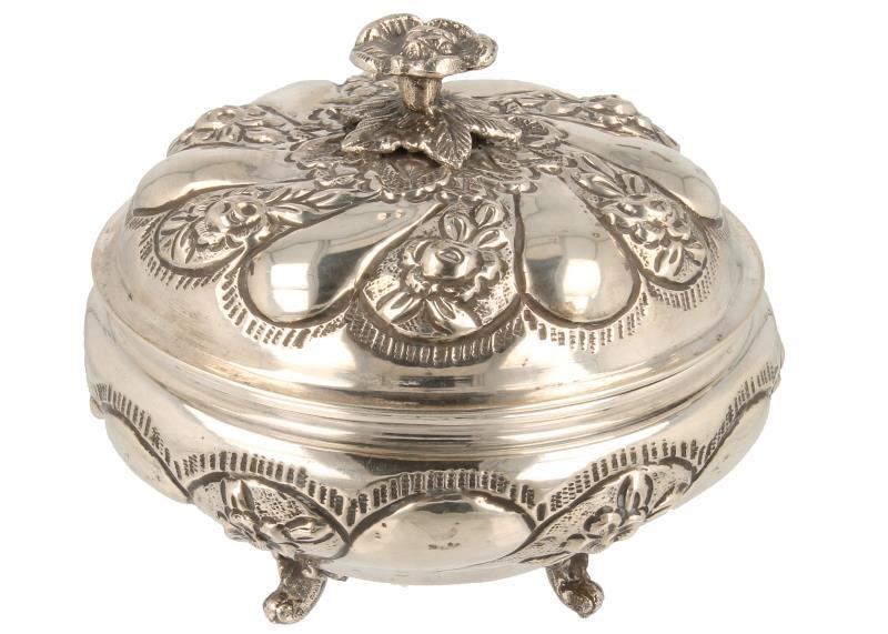 Dekseldoos zilver.