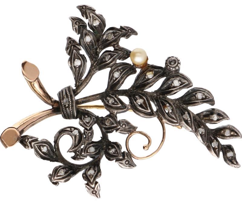 Antieke broche goud/zilver, diamant en cultivé parel - 14 kt. en 1e gehalte zilver.