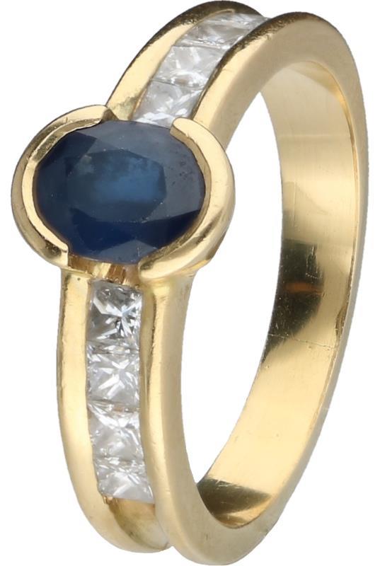 Shoulder ring geelgoud, ca. 0,8 ct. diamant en saffier - 18 kt.