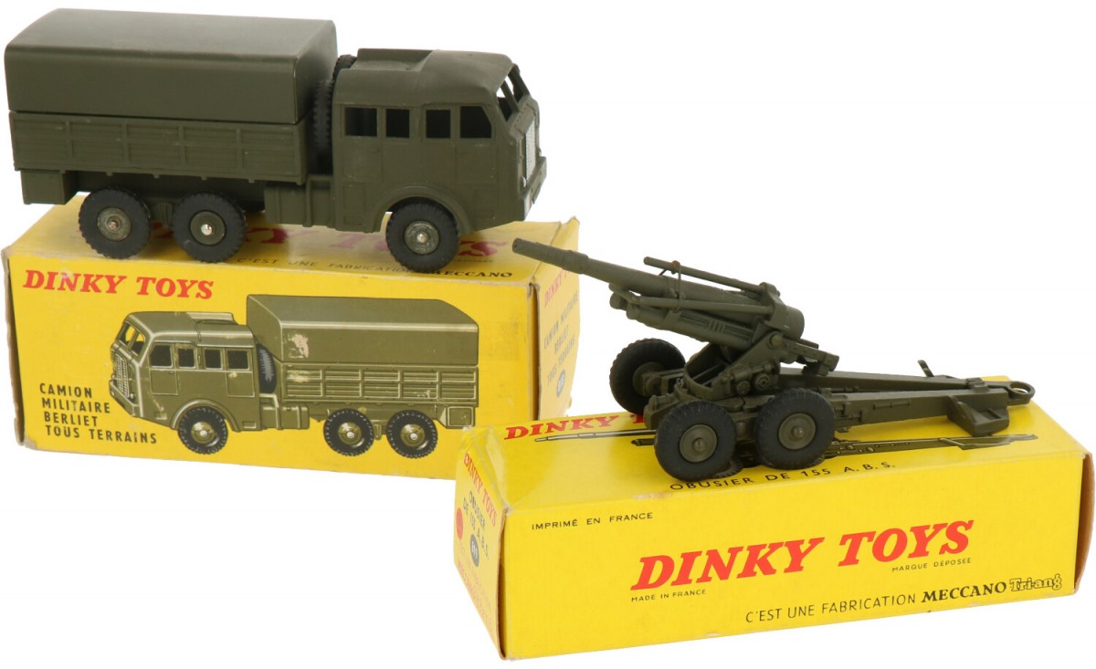 (2) delig lot Dinky toys 818 & 819.