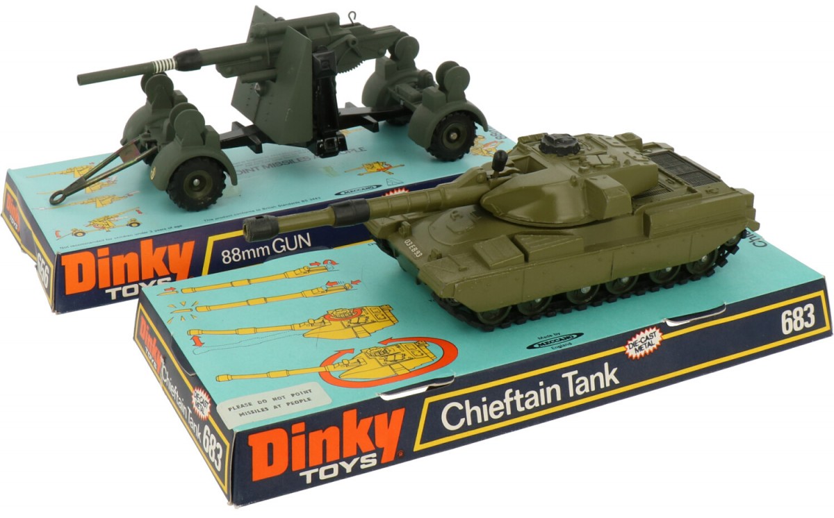 (2) delig lot Militaire Dinky toys 693 & 656.