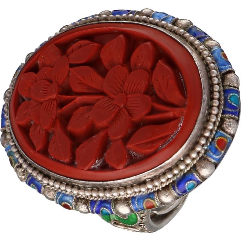 Antieke ring zilver, gesneden rood lakwerk en veelkleurige emaille - 925/1000.