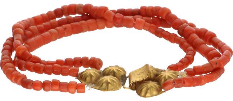 Antieke armband, bloedkoraal.