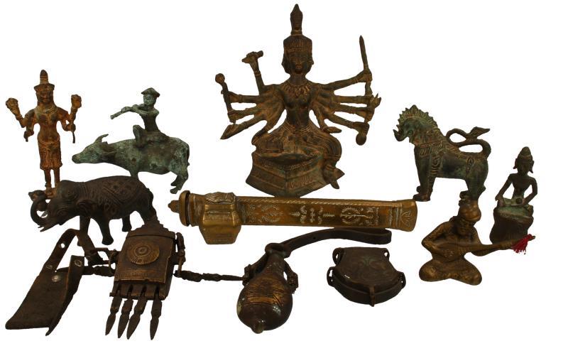 (11) Bronzen voorwerpen.