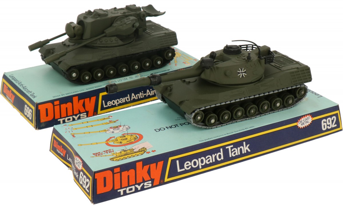 (2) delig lot Dinky toys 692 & 696.