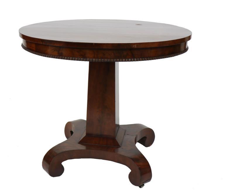 Biedermeier tafel.