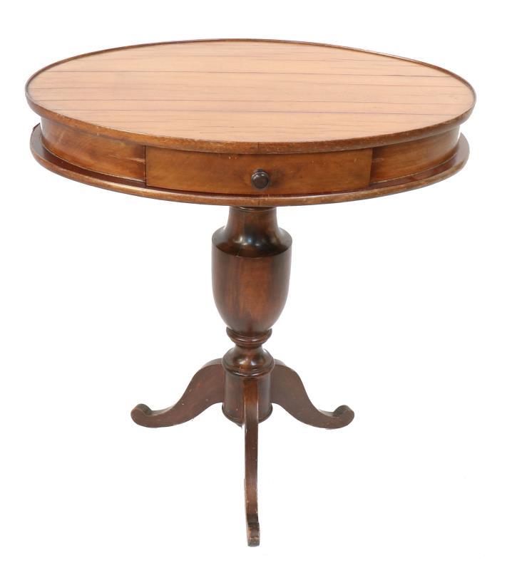 Bijzettafel.