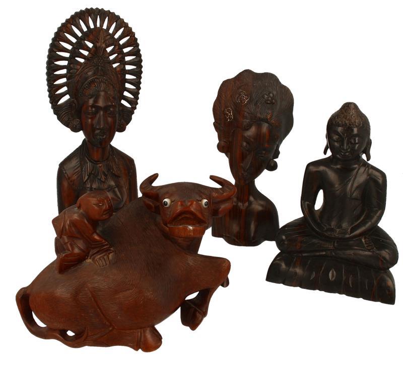 (4) Sculpturen hout.