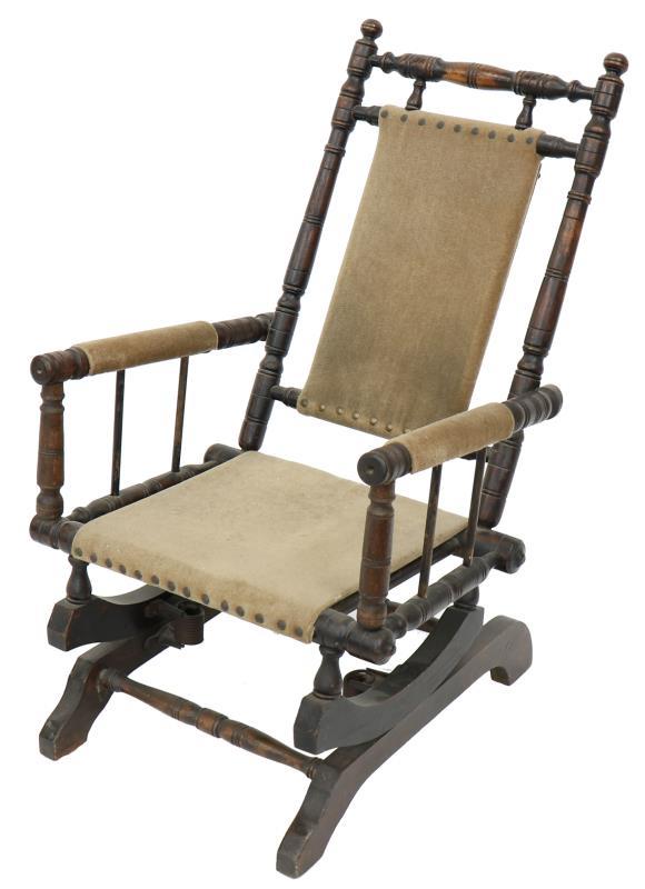 Houten kinder schommelstoeltje.