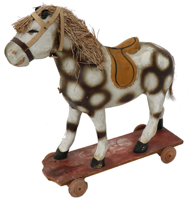 Paard papier maché.